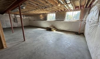 769 W Fairway Dr, Addison, IL 60101
