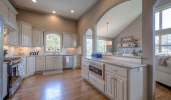 823 155th Cir, Basehor, KS 66007