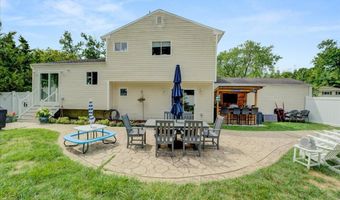 537 Roxbury Rd, Belford, NJ 07718