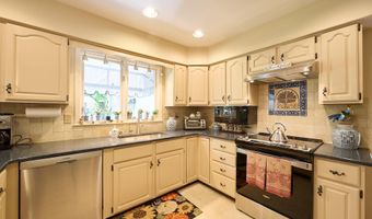 27 RAPHAEL Rd, Hockessin, DE 19707