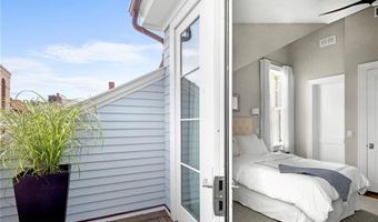 50 School St 7, Newport, RI 02840