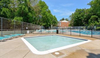 10518 WEYMOUTH St 102, Bethesda, MD 20814