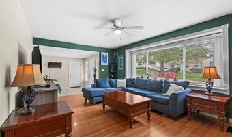 9557 Cantwell Dr, Affton, MO 63123
