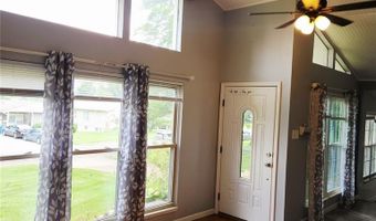 316 Lakeside Dr, Ballwin, MO 63021