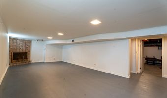 20 Parkhaven Dr, Amherst, NY 14228
