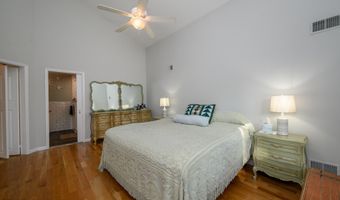 8 Laurel Ln, Bayville, NJ 08721