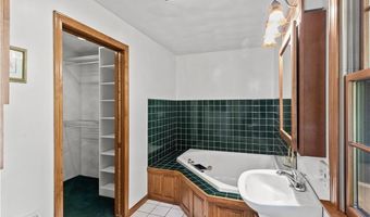 886 Weaver Hill Rd, Coventry, RI 02816