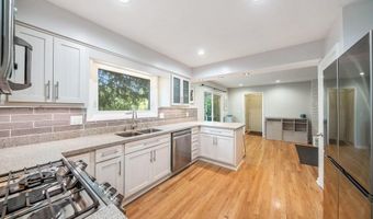 2375 Dundee Dr, Ann Arbor, MI 48103