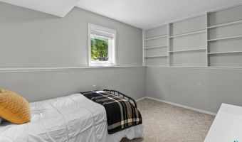112 W River Oak Ct, Brandon, SD 57005