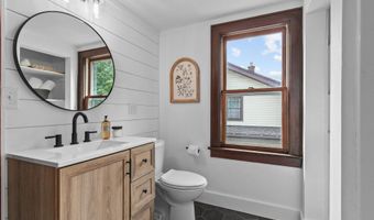 424 E BREWSTER St, Appleton, WI 54911