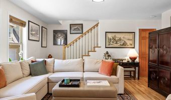 866 Blackberry Ln, Ashland, OR 97520