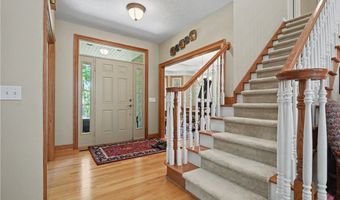 1250 Woodsview Dr, Akron, OH 44313