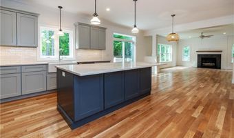 44 Saddlebrook Dr, Warwick, RI 02818