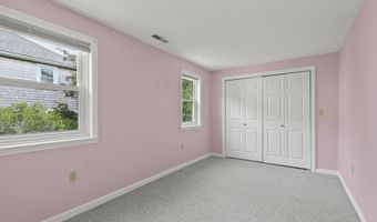 18 Harbor Hill Dr, Bourne, MA 02532