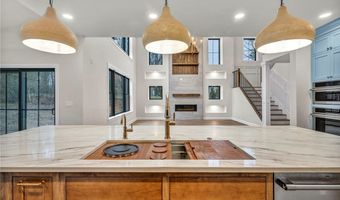 690 Club Dr W, Aurora, OH 44202