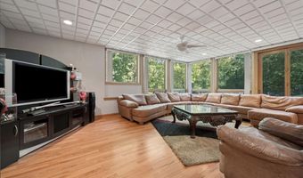 925 N River Rd, Algonquin, IL 60102