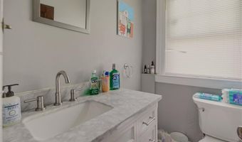 82 Van Zandt Ave, Newport, RI 02840