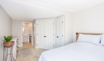 8 Key Ct, Newport, RI 02840