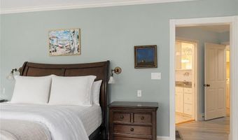 19 Ledge Rd, Bristol, RI 02809