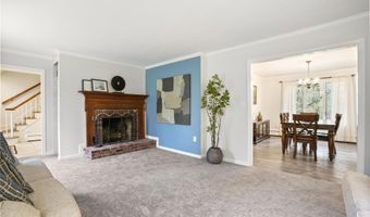 15 Roosevelt Dr, Bedford, NH 03110