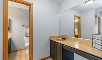 1045 Helen Dr, Algonquin, IL 60102