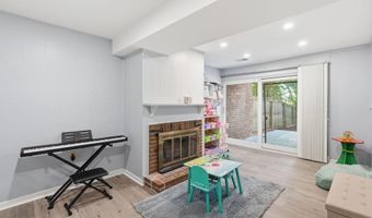 4936 SAUQUOIT Ln, Annandale, VA 22003