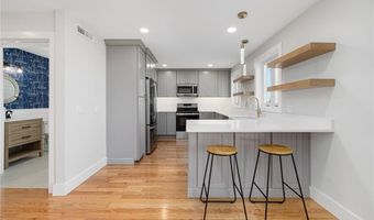 11 Gunning Ct, Middletown, RI 02842