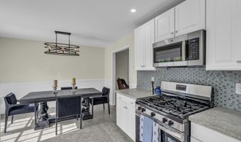 2 8th St, Aberdeen, NJ 07747