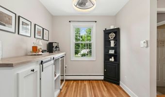 136 Crescent Cir, Cheshire, CT 06410
