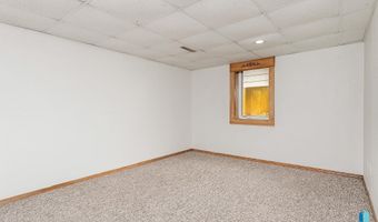 2105 E Sylvan Cir, Brandon, SD 57005