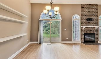 1905 N Stillwater Rd, Arlington Heights, IL 60004
