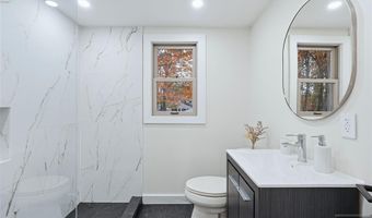 20 Dojean Ct, Bergenfield, NJ 07621