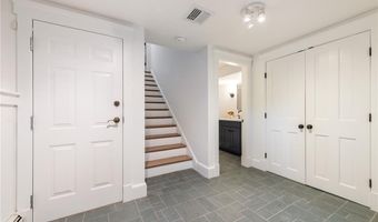 72 Summerfield Ln, Middletown, RI 02842