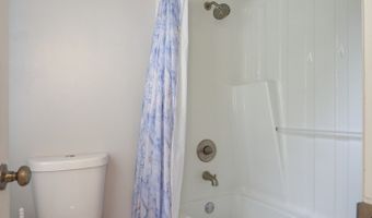 605 Plantation Dr, Adel, GA 31620