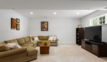 7032 WILSON Ln, Bethesda, MD 20817