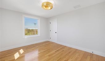 11 Gunning Ct, Middletown, RI 02842