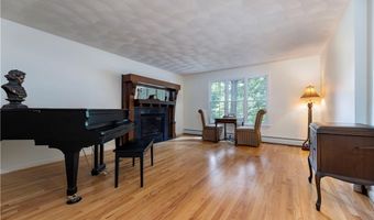 258 Woodridge Dr, North Kingstown, RI 02874