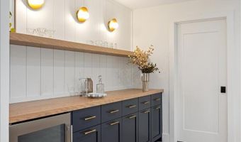 742 Honey Crk, Ada, MI 49301