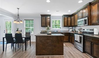 165 6th St, Auburn, GA 30011