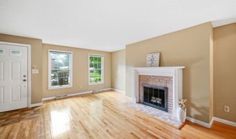 2 Mansion Woods Dr B, Agawam, MA 01001