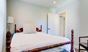 18 Sylvan Ter, Newport, RI 02840