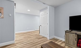 137 Overlook Dr, Warwick, RI 02818