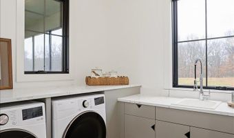 742 Honey Crk, Ada, MI 49301