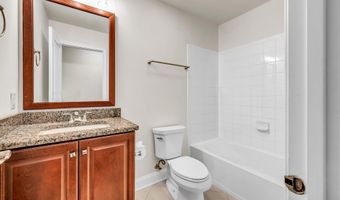 10 Putnam Ln 10, Danbury, CT 06810