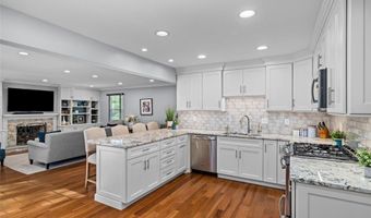 647 Waterford Ridge Dr, Ballwin, MO 63021