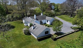 18 Ledge Rd, Newport, RI 02840