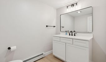 4 Victoria Ln, Falmouth, ME 04105