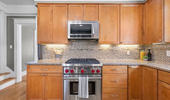 677 17TH St, Astoria, OR 97103