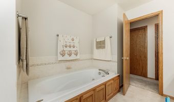 412 E Meadowlark Cir, Brandon, SD 57005