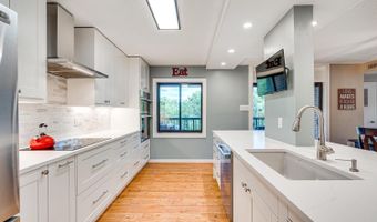 200 N PICKETT St 308, Alexandria, VA 22304